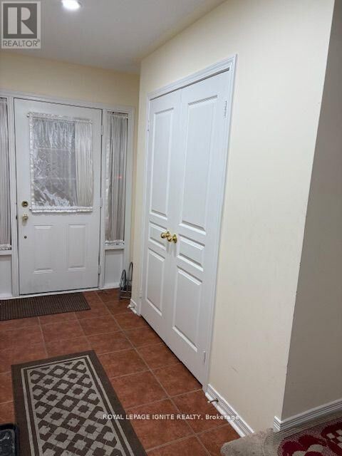 Property Photo:  11 Curran Hall Crescent  ON M1G 0A1 