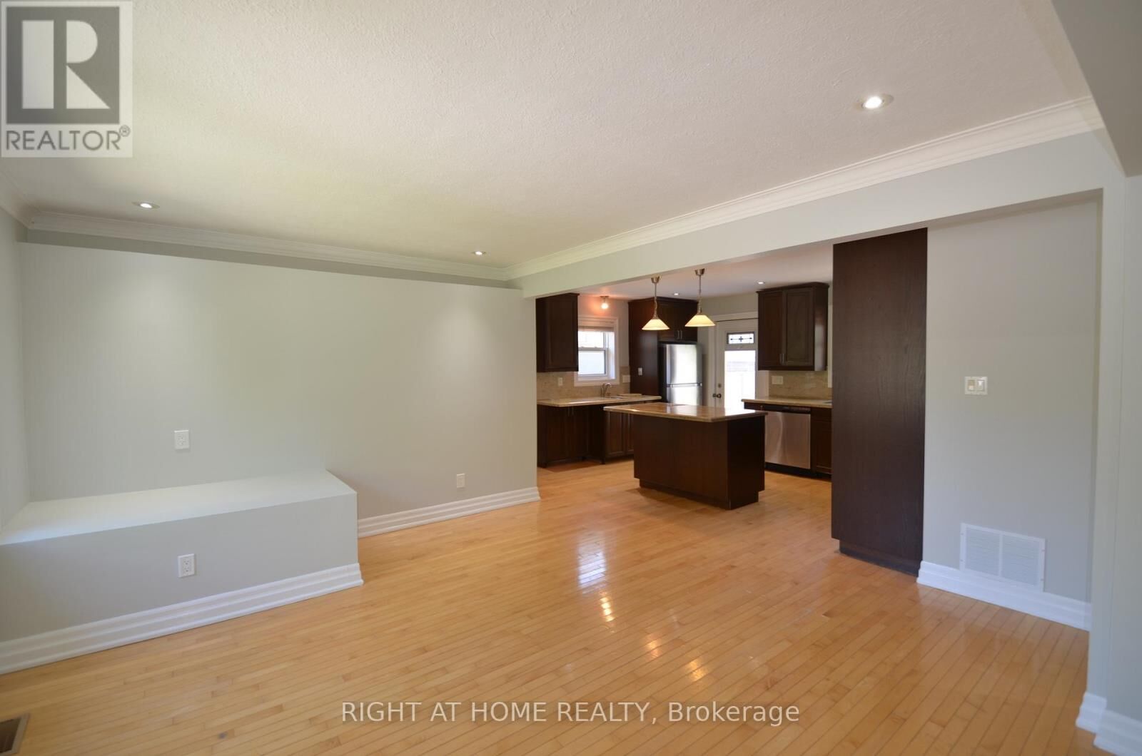 Property Photo: 526 Poplar Avenue ON L1S 1G1