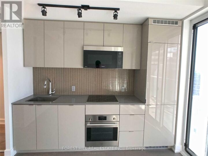Property Photo:  7 Grenville Street 2702  ON M4Y 0E9 