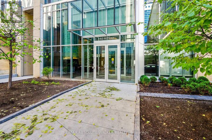 Property Photo:  40 Nepean Street 2702  ON K2P 0X5 
