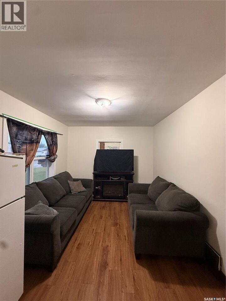 Property Photo:  982 12th Street W  SK S6V 3C7 