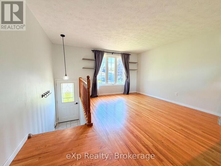 Property Photo:  706 Brownell Drive  ON N2Z 1N4 