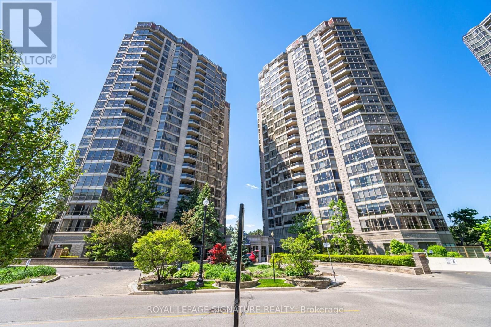 Property Photo:  55 Kingsbridge Garden Circle 2310  ON L5R 1Y1 
