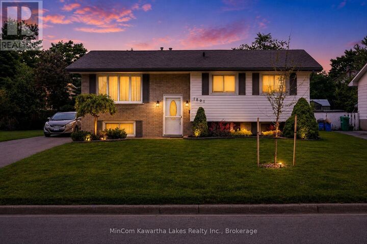 Property Photo:  1891 Croftdale Crescent  ON K9K 1J7 