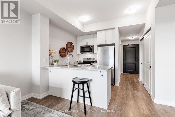 Property Photo:  870 Queenston Road 504  ON L8G 0B9 