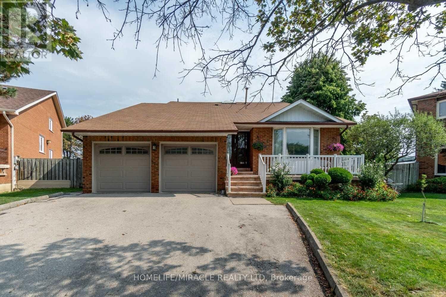 Property Photo:  850 Chippenham Drive  ON L5H 3S7 
