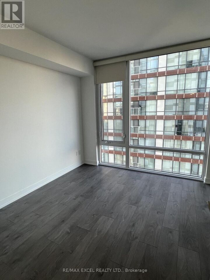 Property Photo: 501 Yonge Street 2005 ON M4Y 1Y4