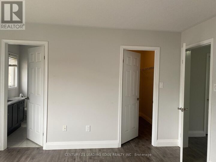 Property Photo: 33 Glenvista Drive ON N2R 0E7