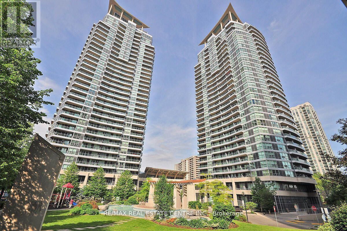 Property Photo:  33 Elm Drive 2610  ON L5B 4M2 