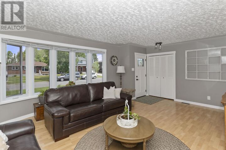Property Photo:  103 Welland St  ON P7A 7T7 