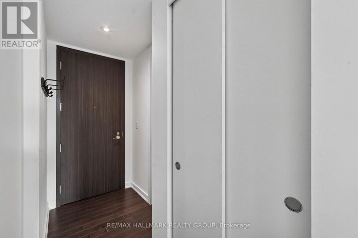 Property Photo: 300 Lisgar Street 407 ON K2P 0E2