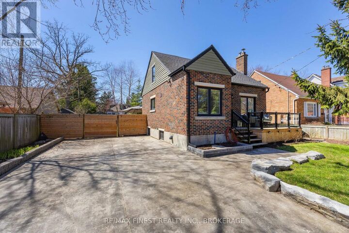 Property Photo:  258 College Street  ON K7L 4M2 