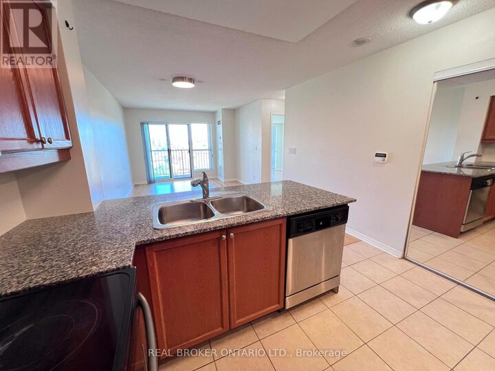 Property Photo:  185 Oneida Crescent 1016  ON L4B 0B1 