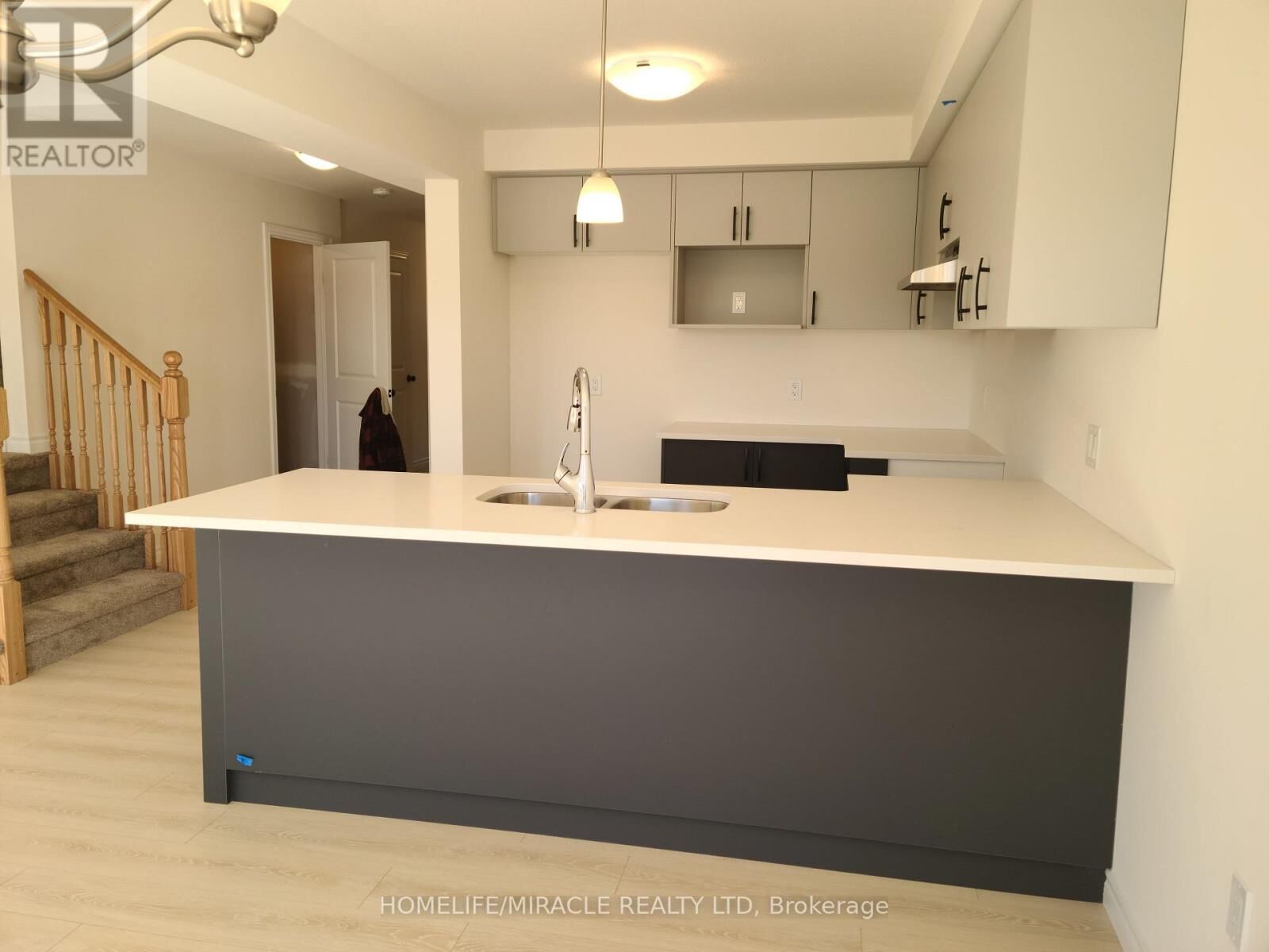 Property Photo:  117 Mattingley Street  ON N3L 2M2 