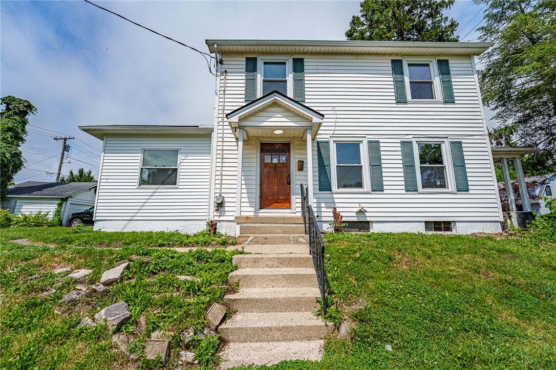Property Photo: 258 E Siebenthaler Avenue OH 45405