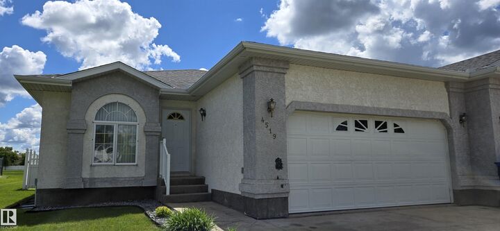 4519 59 Ave — photo 1