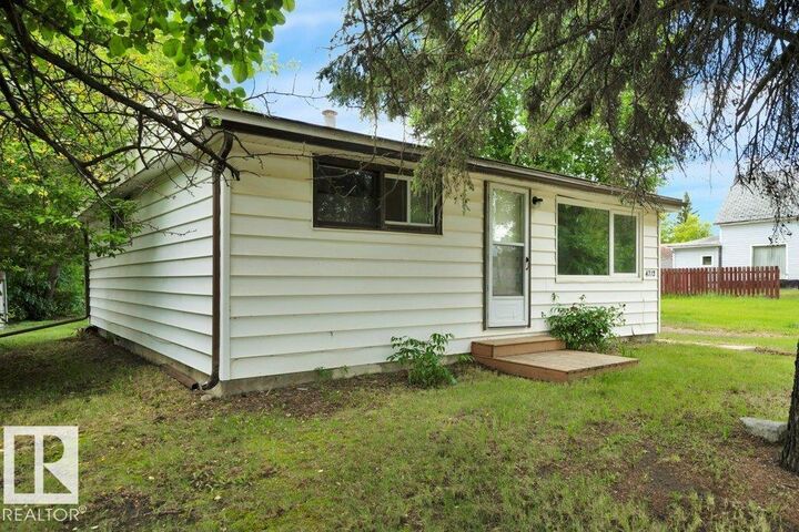Property Photo:  4712 47 Avenue  AB T9A 0J5 