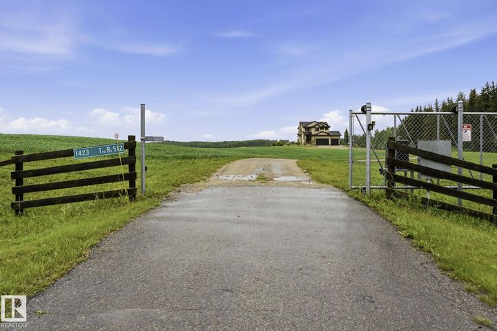 Property Photo: 1423 Twp Road 512 AB T7Y 2N8