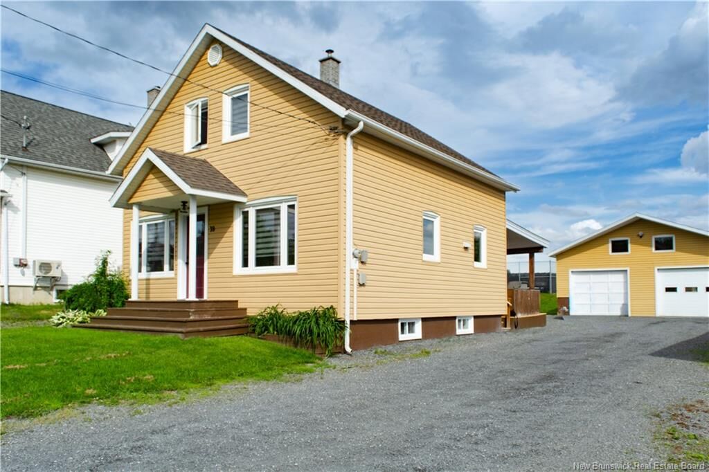Property Photo:  39 Rue St-Antoine  NB E7E 1Y9 