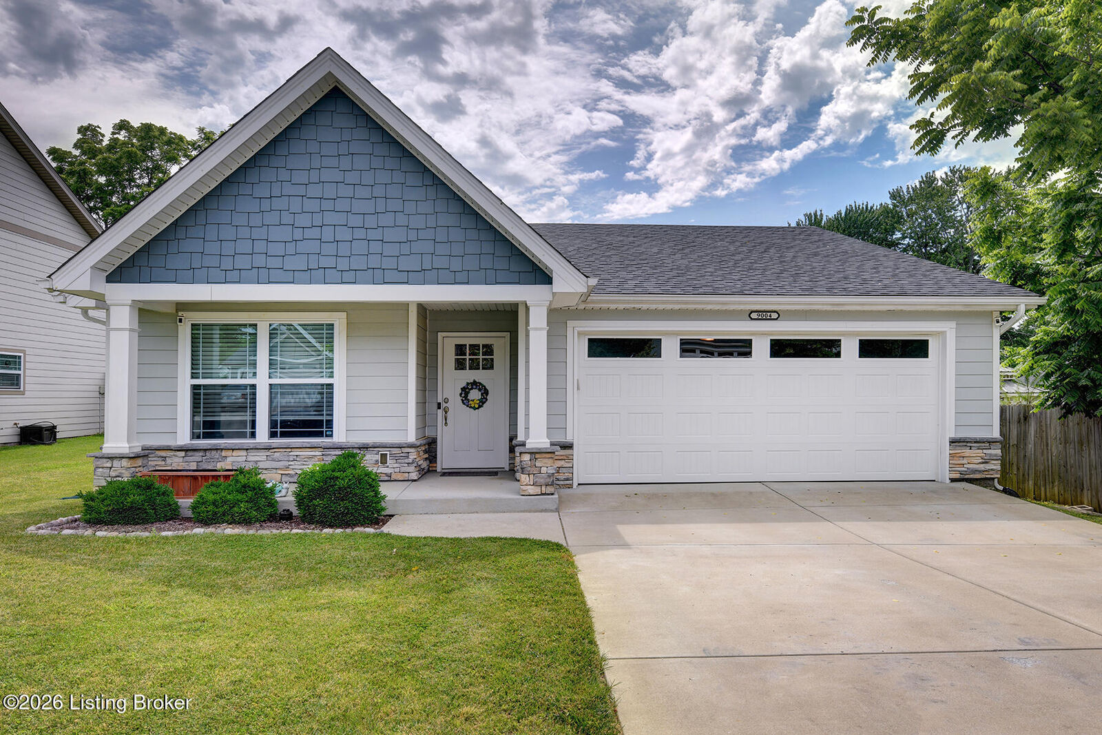 Property Photo:  9004 Manslick Cmns Dr  KY 40219 