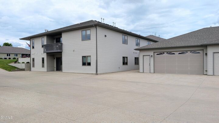 Property Photo:  1301 33rd Street N 3  ND 58501 
