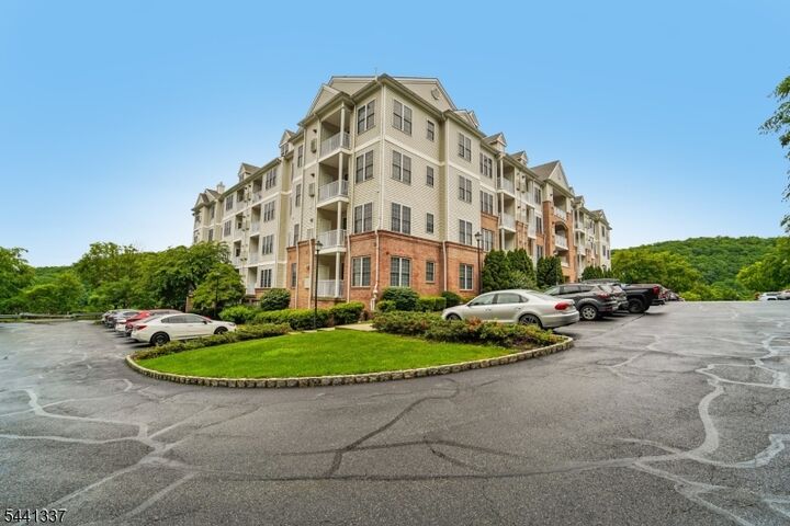 Property Photo:  6214 Brookhaven Ct 214  NJ 07457 