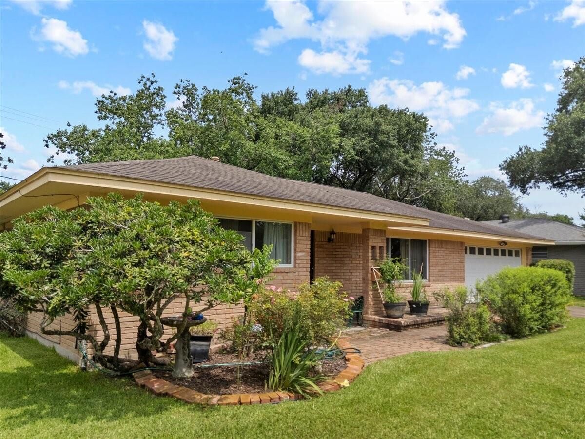 Property Photo: 11518 Mullins Drive TX 77035