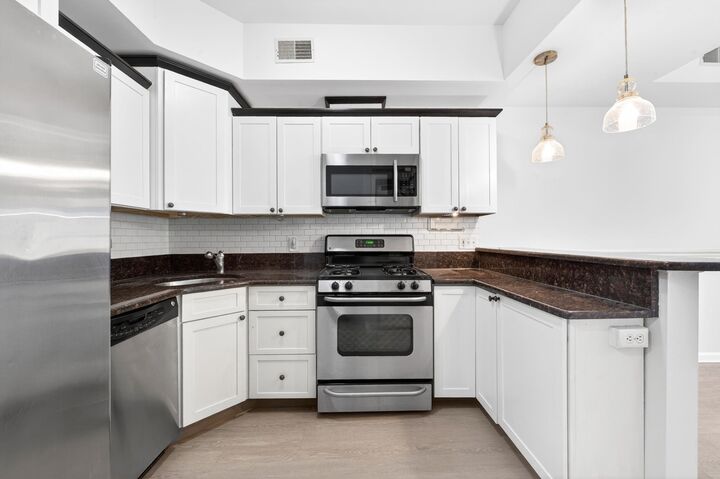 Property Photo:  258 Pine St 2R  NJ 07304 