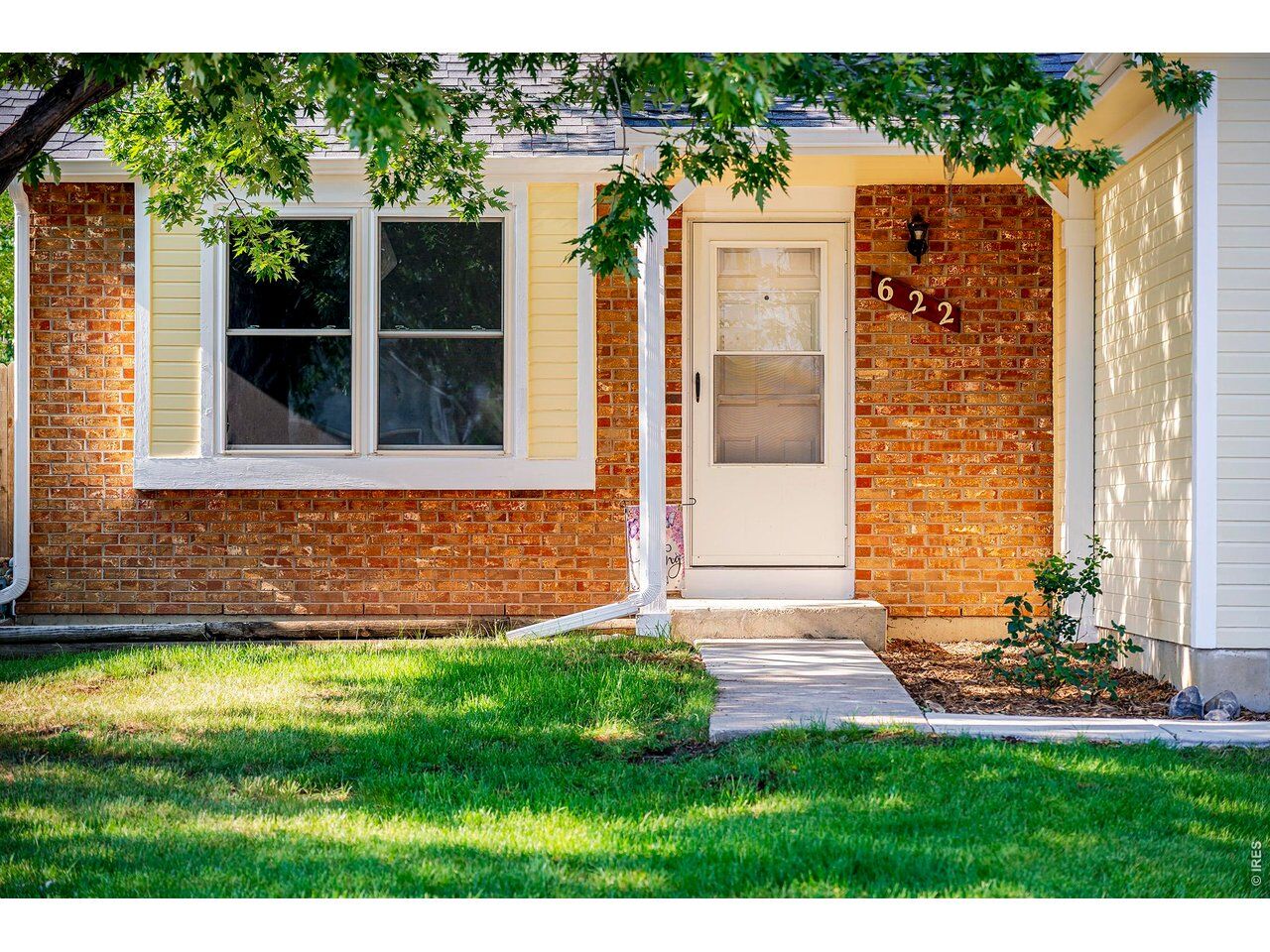Property Photo:  622 Dahlia Way  CO 80027 