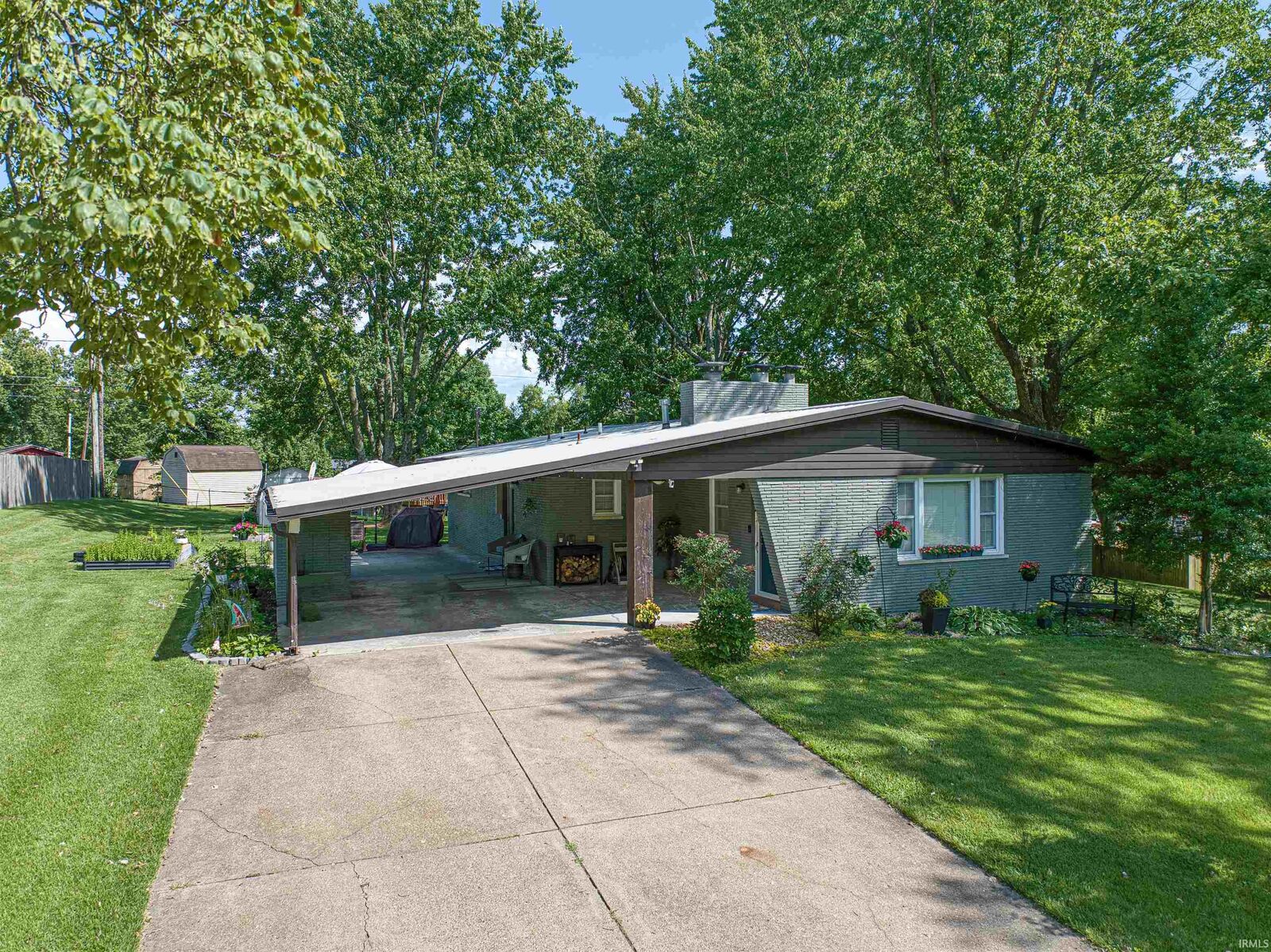 Property Photo: 7717 Meadowview Drive IN 47710