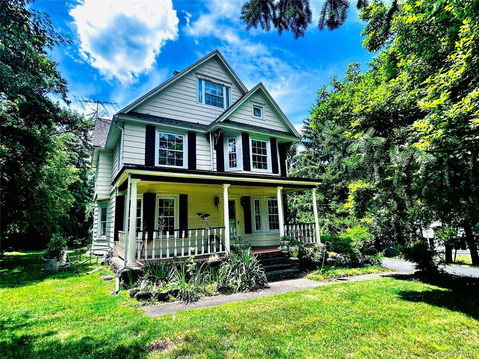 Property Photo:  730 Western Highway  NY 10913 