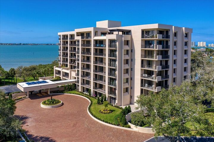Property Photo:  4 Belleview Boulevard 106  FL 33756 