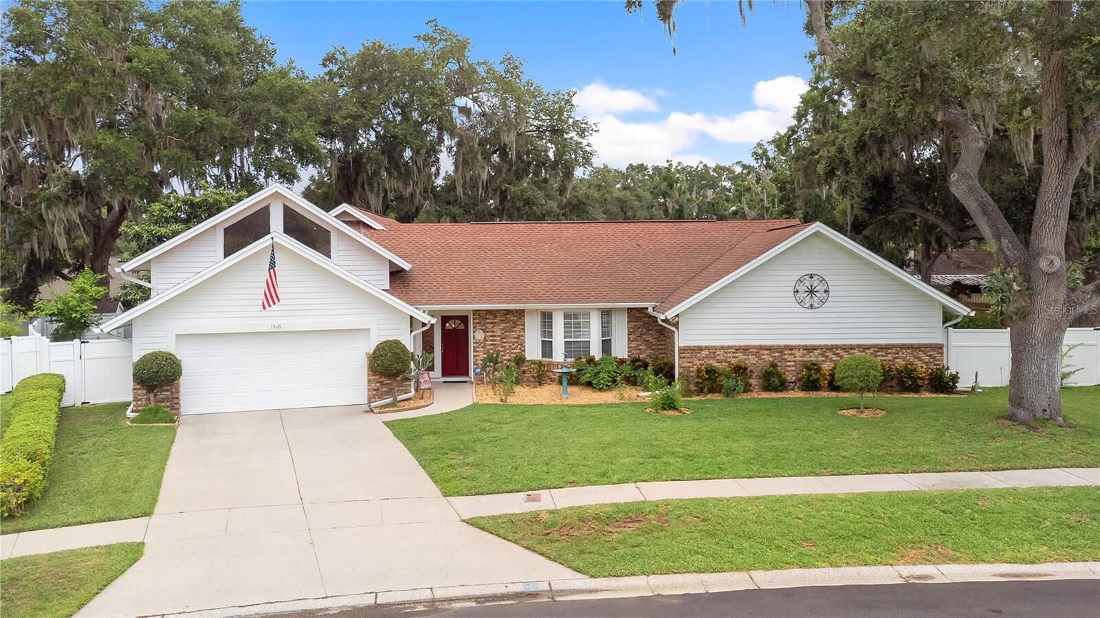 Property Photo: 1516 Teakwood Drive FL 33563