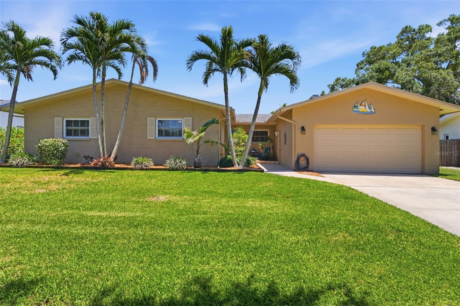 Property Photo: 2396 6th Avenue SW FL 33770