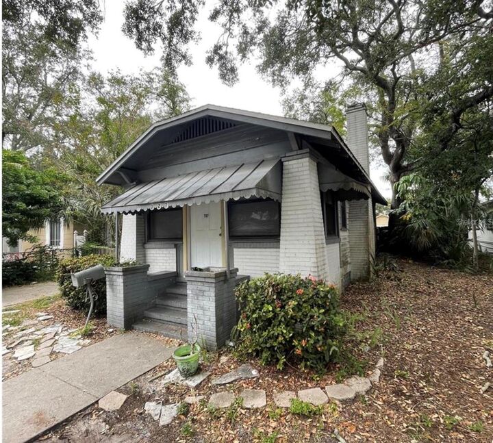 Property Photo: 727 20th Avenue S FL 33705
