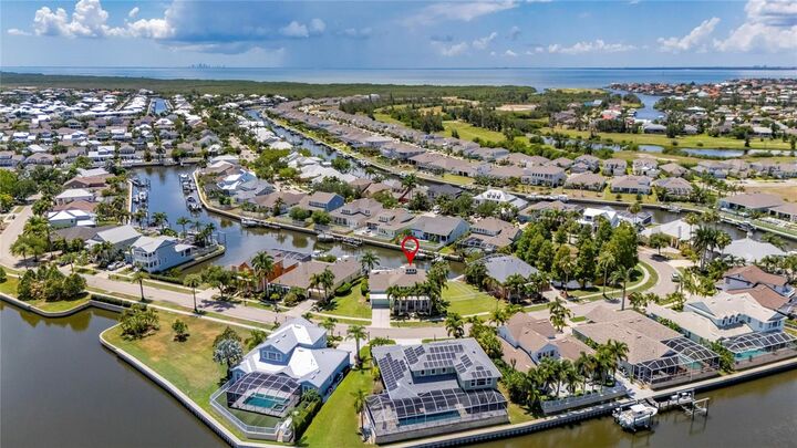 Property Photo: 508 Islebay Drive FL 33572