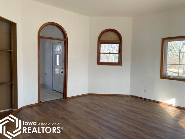 Property Photo: 821 8th Avenue IA 50112