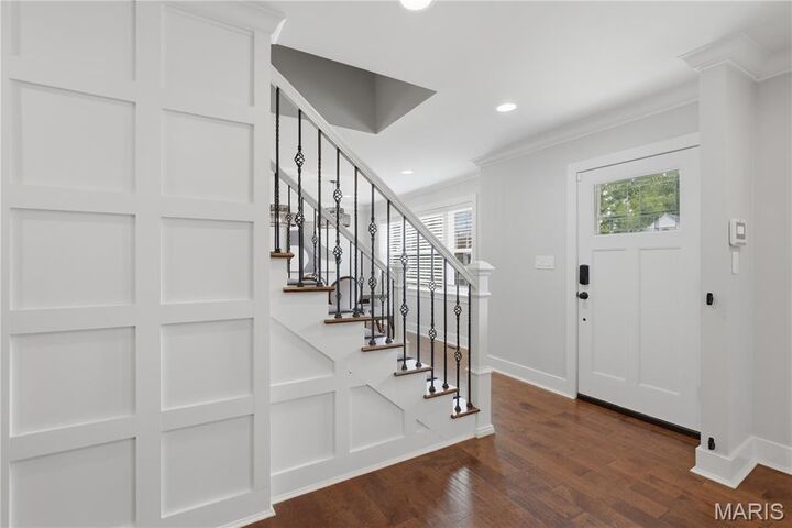 Property Photo:  10 Hanley Downs  MO 63117 