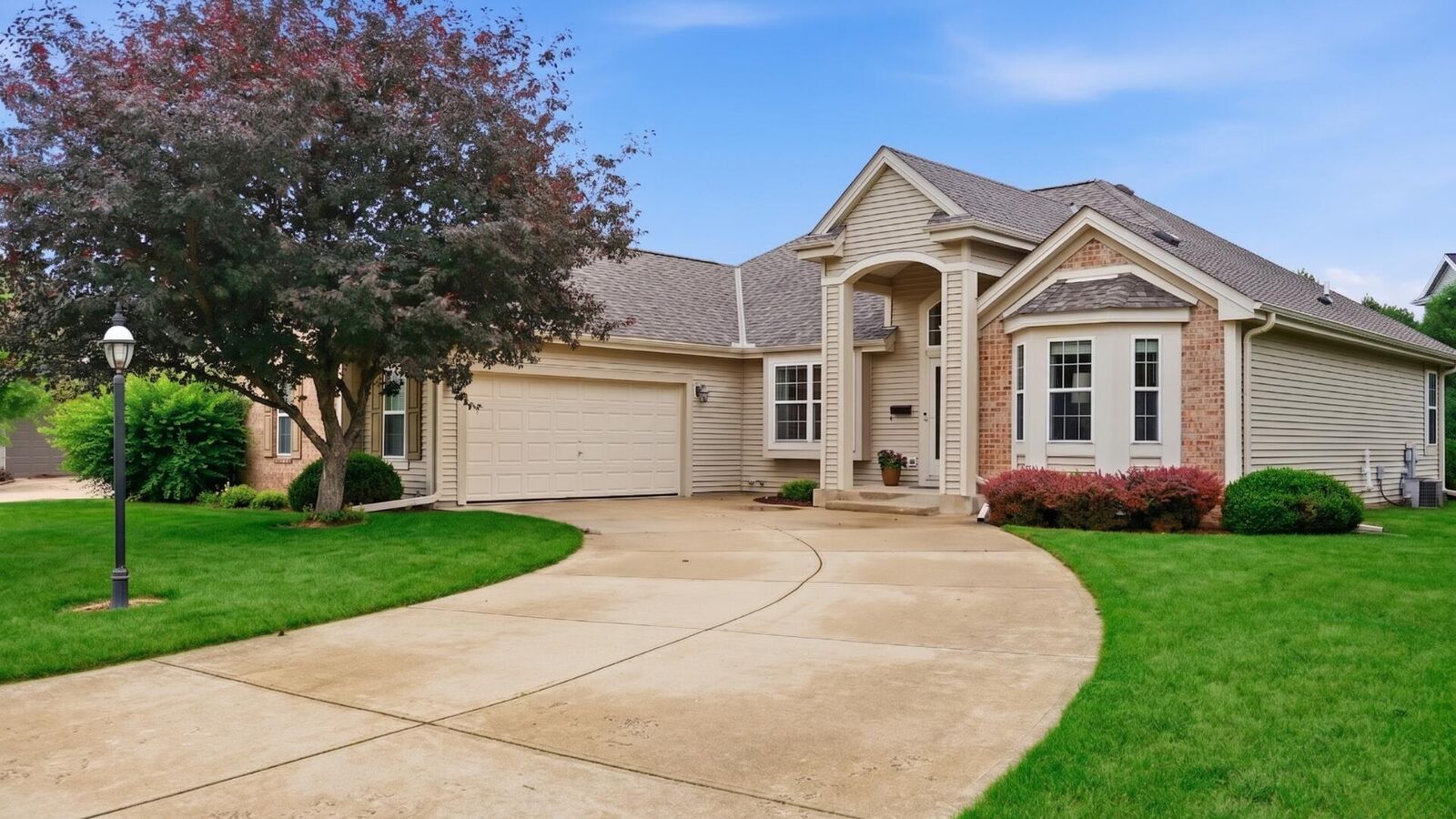 Property Photo: 268 Lakeridge Dr WI 53066