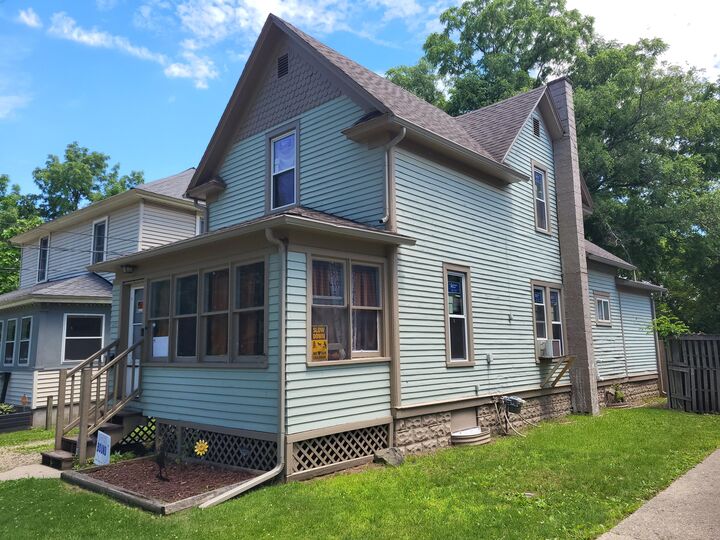 Property Photo:  1133 Division Street  MI 49001 