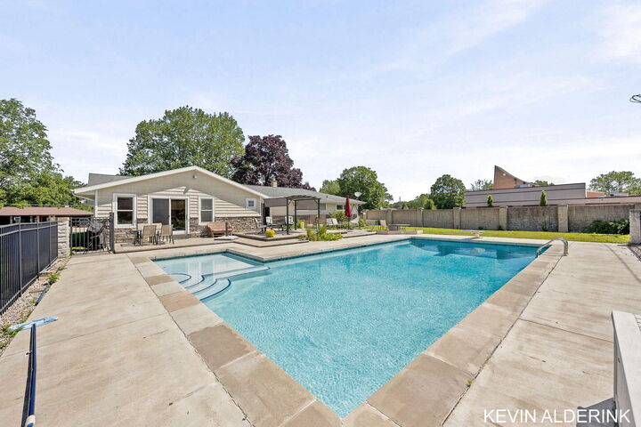 Property Photo: 34 W 37th Street MI 49423