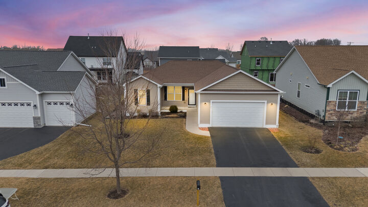 Property Photo: 21 W Winterberry Avenue IL 60112