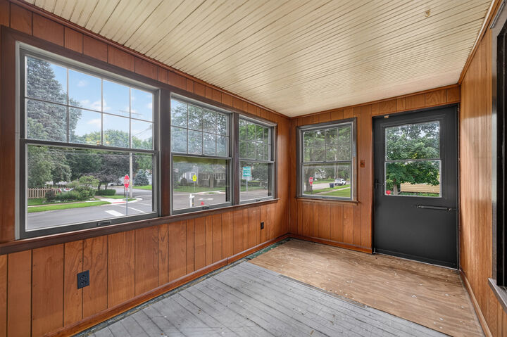 Property Photo:  803 N 9th Street  IL 60115 