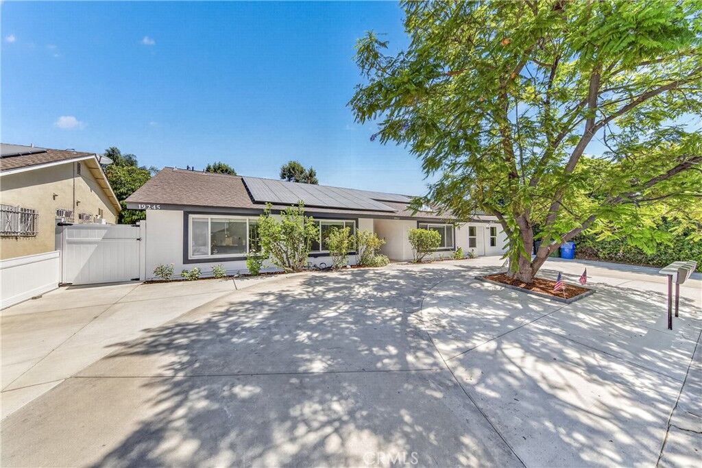 Property Photo: 19243 Knapp St CA 91324