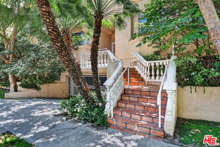 Property Photo:  11112 La Maida Street 14  CA 91601 