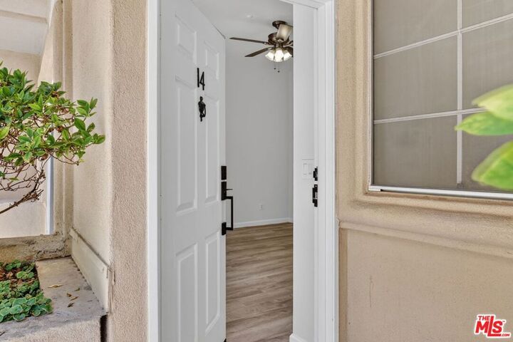 Property Photo:  11112 La Maida Street 14  CA 91601 