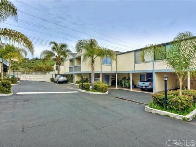 Property Photo: 2388 Altisma Way L Or 11 CA 92009