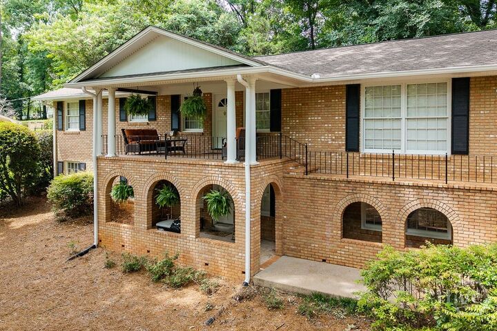 Property Photo:  530 Westview Drive  GA 30606 