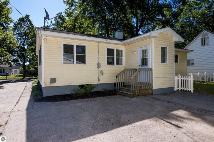 Property Photo:  1222 Arbutus Court  MI 49686 