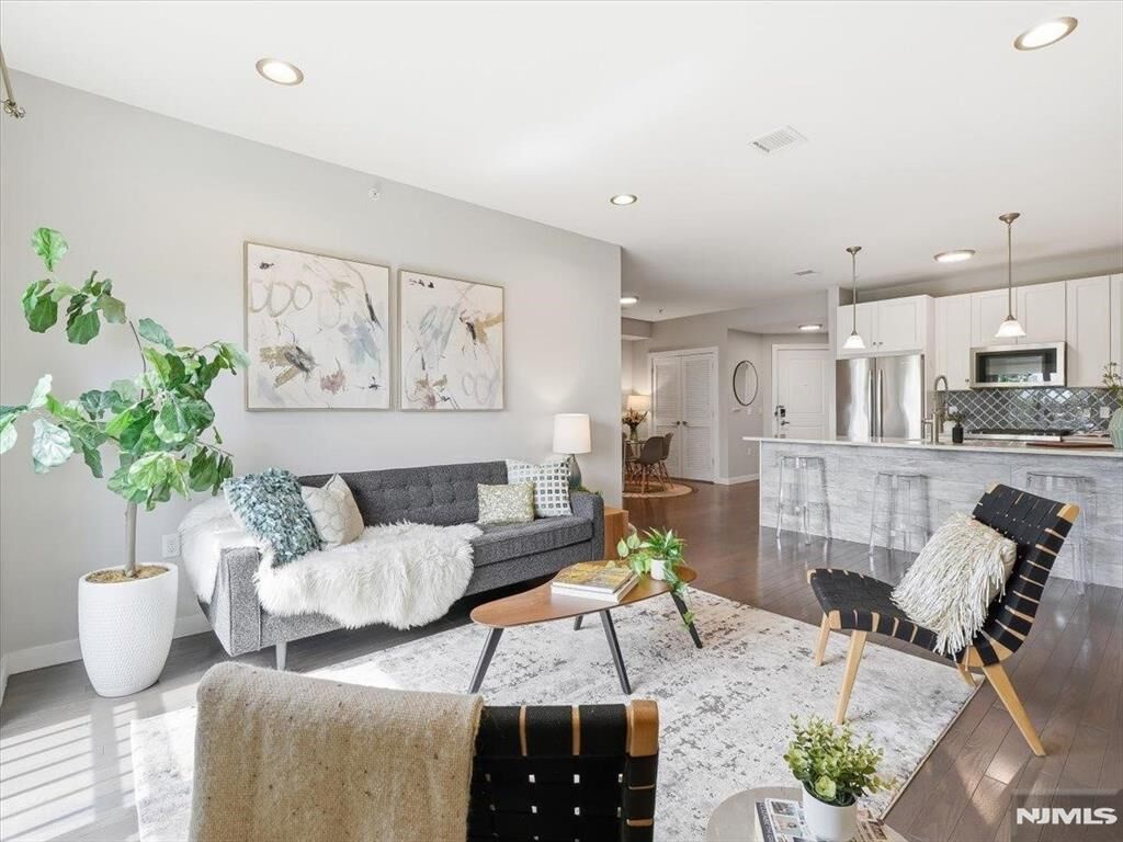 Property Photo:  302 Palisade Avenue 404  NJ 07307 